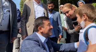 AK Partili Dağ, Bornova'da esnafla bir araya geldi