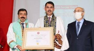 Bakan Kurum'a "fahri doktora" unvanı