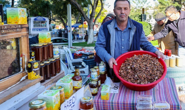 Buca’da köylüden halka satış pazarı