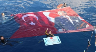 Cumhuriyet'in 98'inci yılını rekorla kutladı