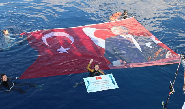 Cumhuriyet'in 98'inci yılını rekorla kutladı
