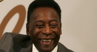 Efsane futbolcu Pele, taburcu edildi