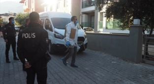Evinde bıçaklanan kadın hayatını kaybetti
