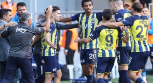 Fenerbahçe liderliğini sürdürdü