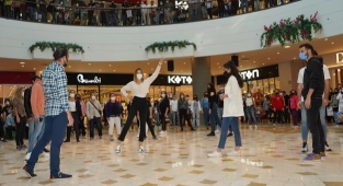Gaziemir’de sürpriz zeybek gösterisi!