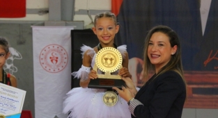 Geleceğin Fıtness Sporcuları Şampiyona Heyecanını Efes Selçuk’ta Yaşadı