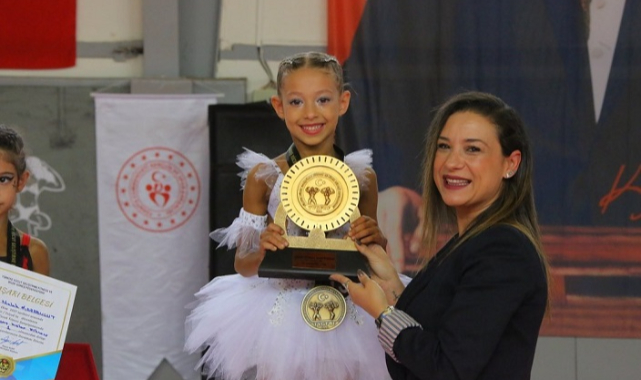 Geleceğin Fıtness Sporcuları Şampiyona Heyecanını Efes Selçuk’ta Yaşadı