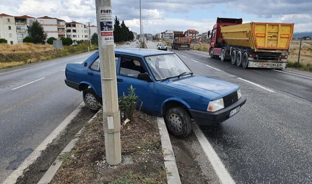 Hafriyat kamyonunun çarptığı otomobildeki 2 kişi yaralandı
