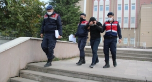 İki evden para ve ziynet eşyası çalan şüpheli tutuklandı