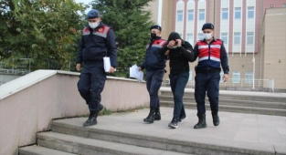 İki evden para ve ziynet eşyası çalan şüpheli tutuklandı