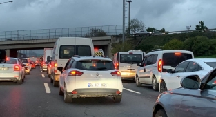 İstanbul'da trafik yoğunluğu yaşanıyor