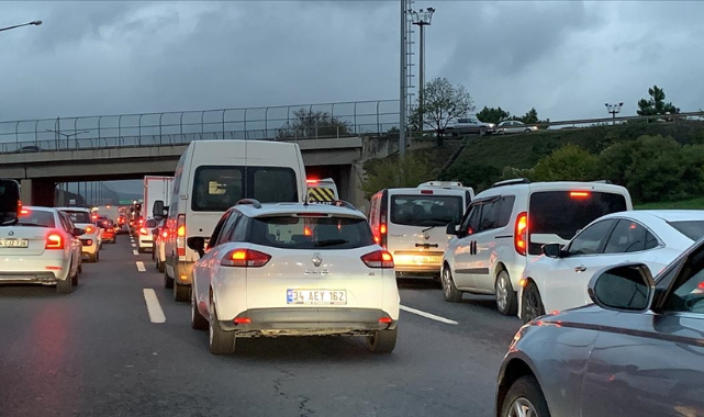 İstanbul'da trafik yoğunluğu yaşanıyor