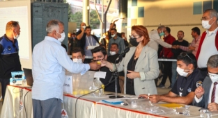 Kibar Pazaryeri'nde tezgahlar sahiplerini buldu