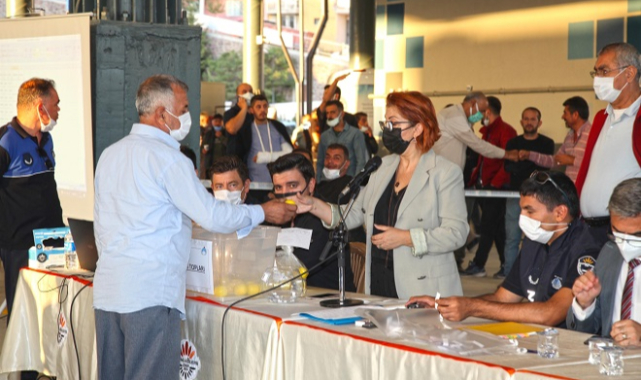 Kibar Pazaryeri'nde tezgahlar sahiplerini buldu