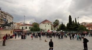Kovid-19 aşısı karşıtları, İzmir'de miting düzenledi