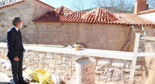 Özbek tarihi dokusuna kavuştu
