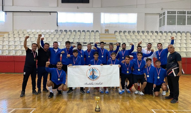 Şampiyon Dikili Belediyespor