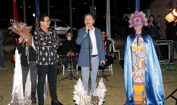 Şiir Hatları Kordon’da şiir severlerle buluştu