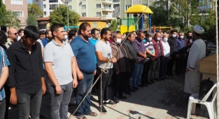 Trafik kazasında ölen kadın toprağa verildi