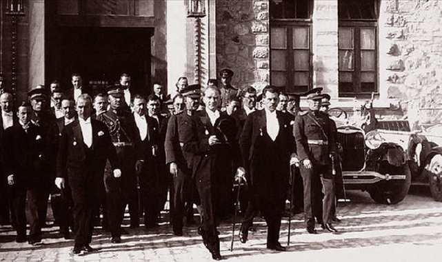 Türkiye Cumhuriyeti 98 yaşında