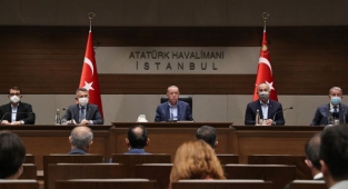 Türkiye vesayeti de darbe zihniyetini de gömeli çok oldu