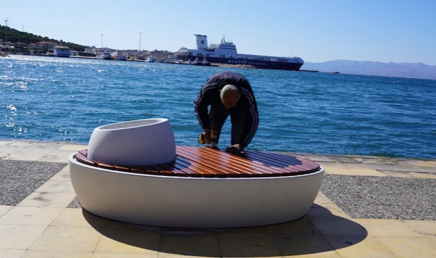 Yeni banklar Çeşme’ye çok yakıştı!