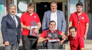 Yetişkin’den Teknofest’te ödül alan gençlere destek