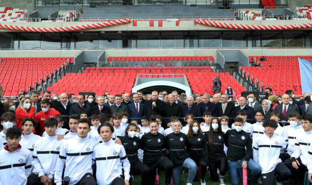 Alsancak Mustafa Denizli Stadı Açıldı