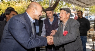 Başkan Soyer Bergama turunda üreticilerle buluştu