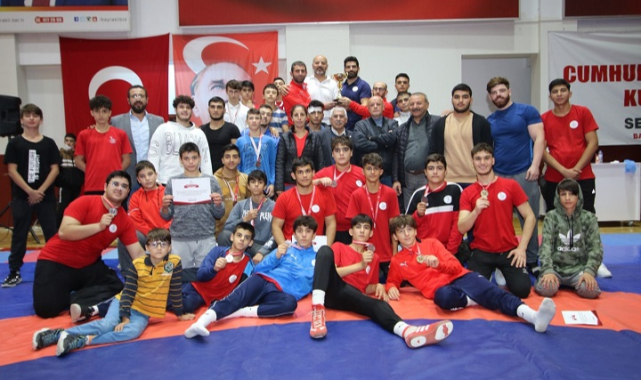 Bayraklı'nın Çocukları Güreş Müsabakalarına Damga Vurdu