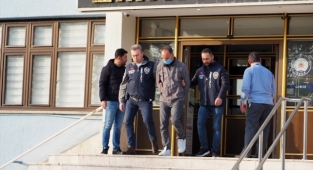 Cami avlusundaki cinayete 7 tutuklama