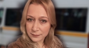 Öğrenci servisinden düşen hostes, hastanede öldü