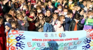 Efes Selçuklu Çocuklar Hakları İçin Yürüdüler