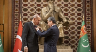 Erdoğan'a Türkmenistan Devlet Nişanı takdimi