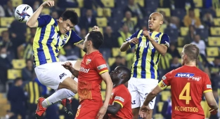 Fenerbahçe 1 puanı son saniyede kurtardı