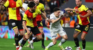 Göztepe,Fenerbahçe'nin önüne taş koydu