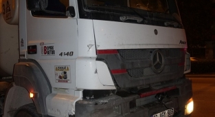 İzmir'de trafik kazası 2 yaralı
