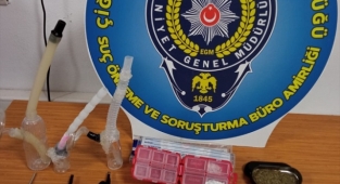 İzmir'de uyuşturucu operasyonunda 4 zanlı yakalandı