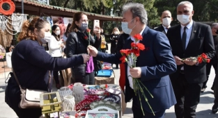 İzmirli kadınlar Bornova’da satış yapmaya başladı