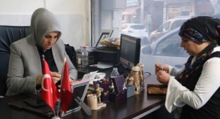 Kadın muhtar 40 kız çocuğu gelin olmaktan kurtardı