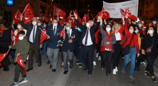 Karabağlar Cumhuriyet için tek yürek