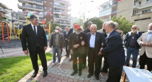 Karşıyaka’da iki efsaneye vefa örneği