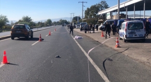 Motosikletin çarptığı yaşlı kadın öldü, sürücü yaralandı