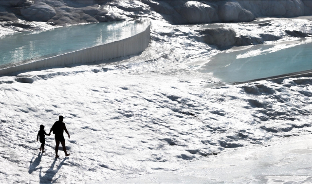 Pamukkale, sonbaharda da turistleri cezbediyor