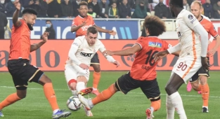 Renktaşların mücadelesinde gol sesi çıkmadı