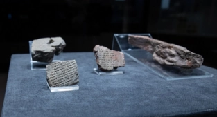 3 bin 500 yıllık "kutsal evlilik" tableti ziyaretçisiyle buluştu