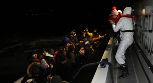 Ayvacık açıklarında 43 kaçak göçmen kurtarıldı