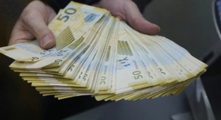 Dövizlere Azerbaycan yeni manatı ile BAE dirhemi eklendi