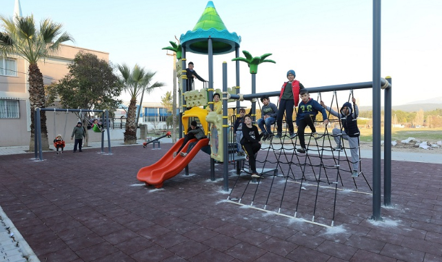 Gaziemir’in parkları yenileniyor