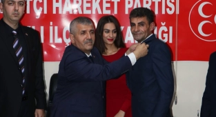 Gelecek Partisi'nden istifa eden 8 kişi MHP'ye katıldı